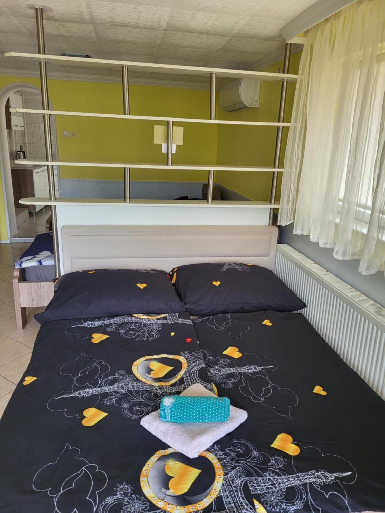 Apartamento Napsugar Vendeghaz Tiszaújváros Habitación foto
