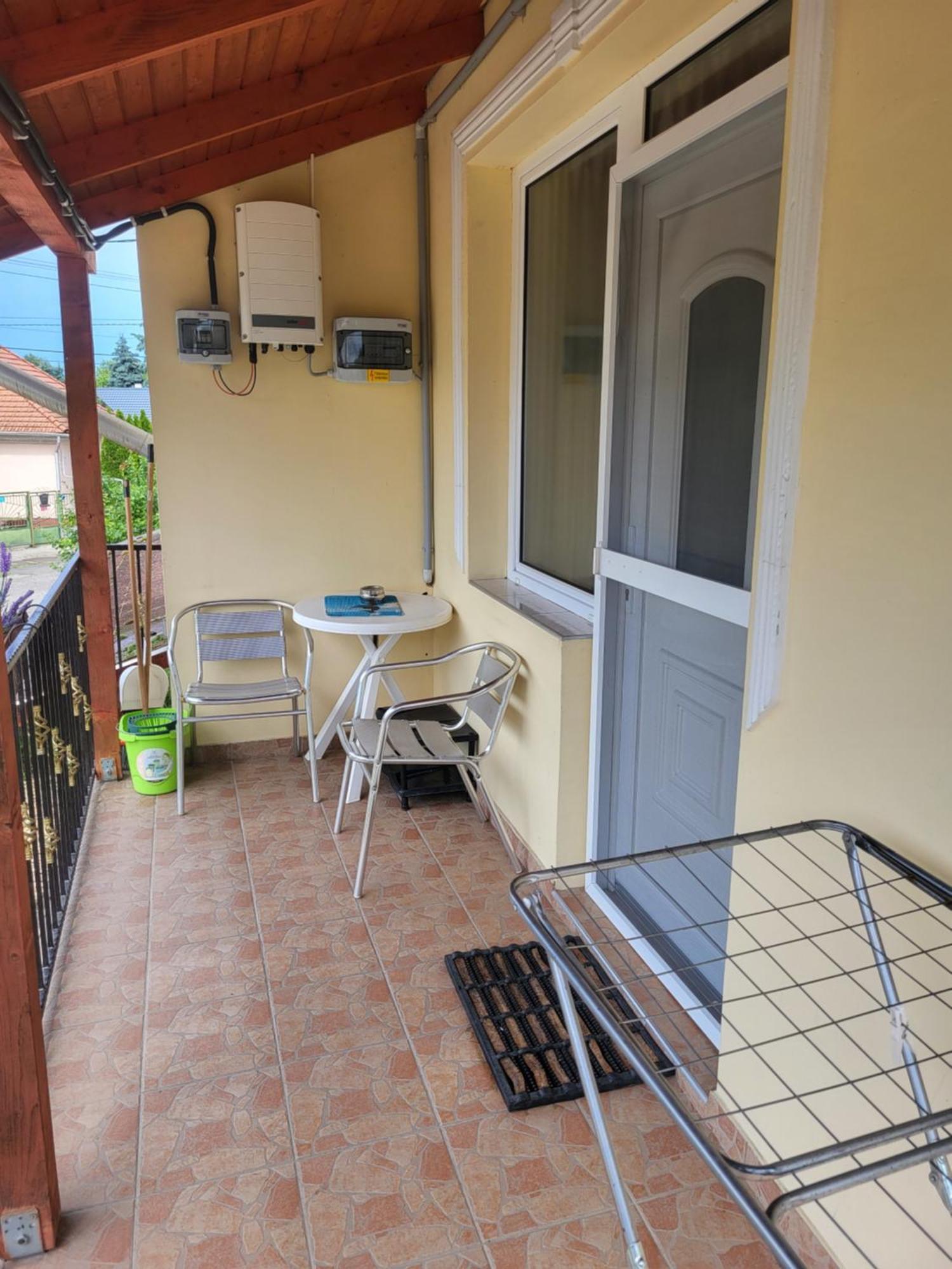 Apartamento Napsugar Vendeghaz Tiszaújváros Habitación foto