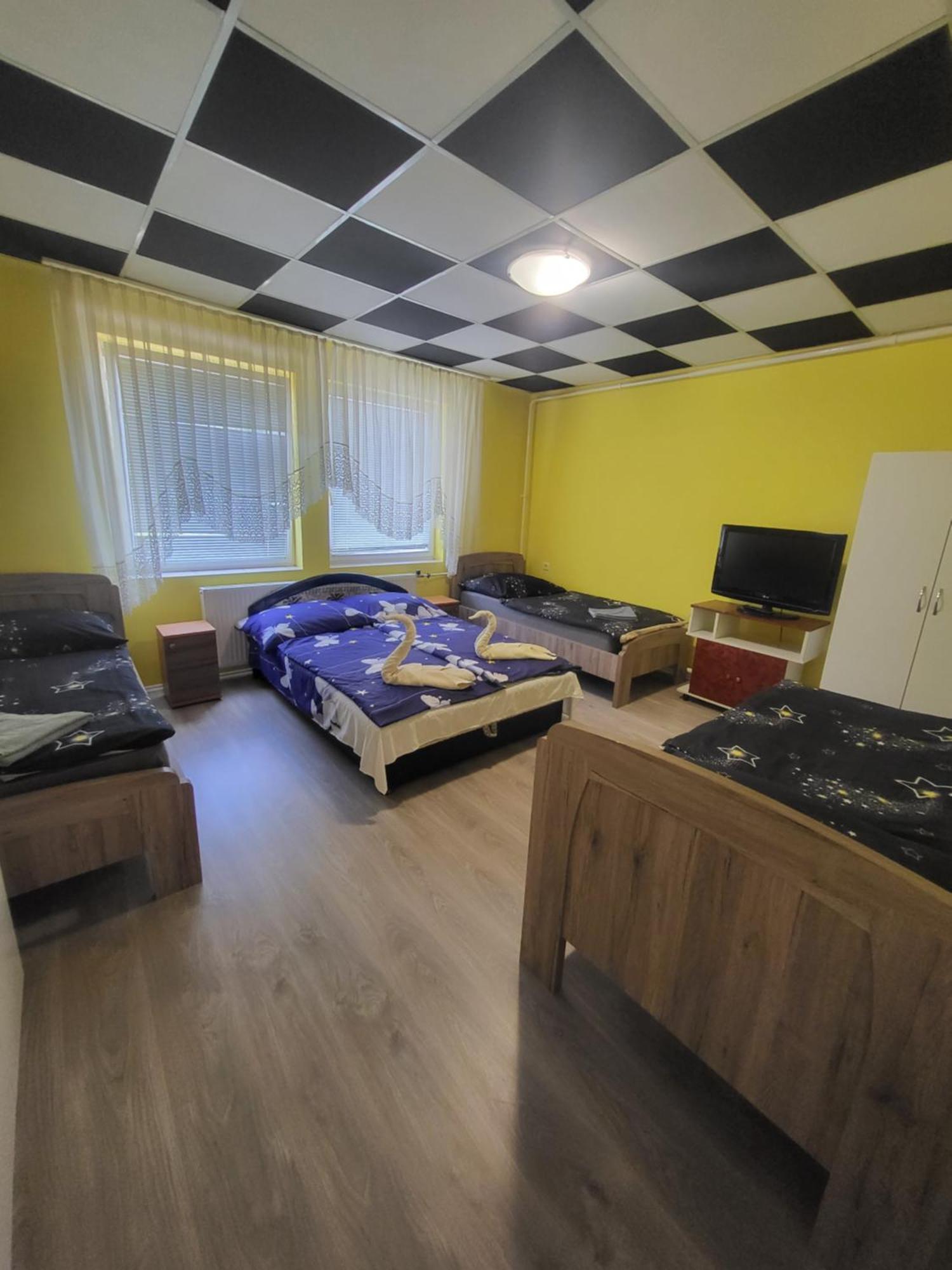 Apartamento Napsugar Vendeghaz Tiszaújváros Exterior foto