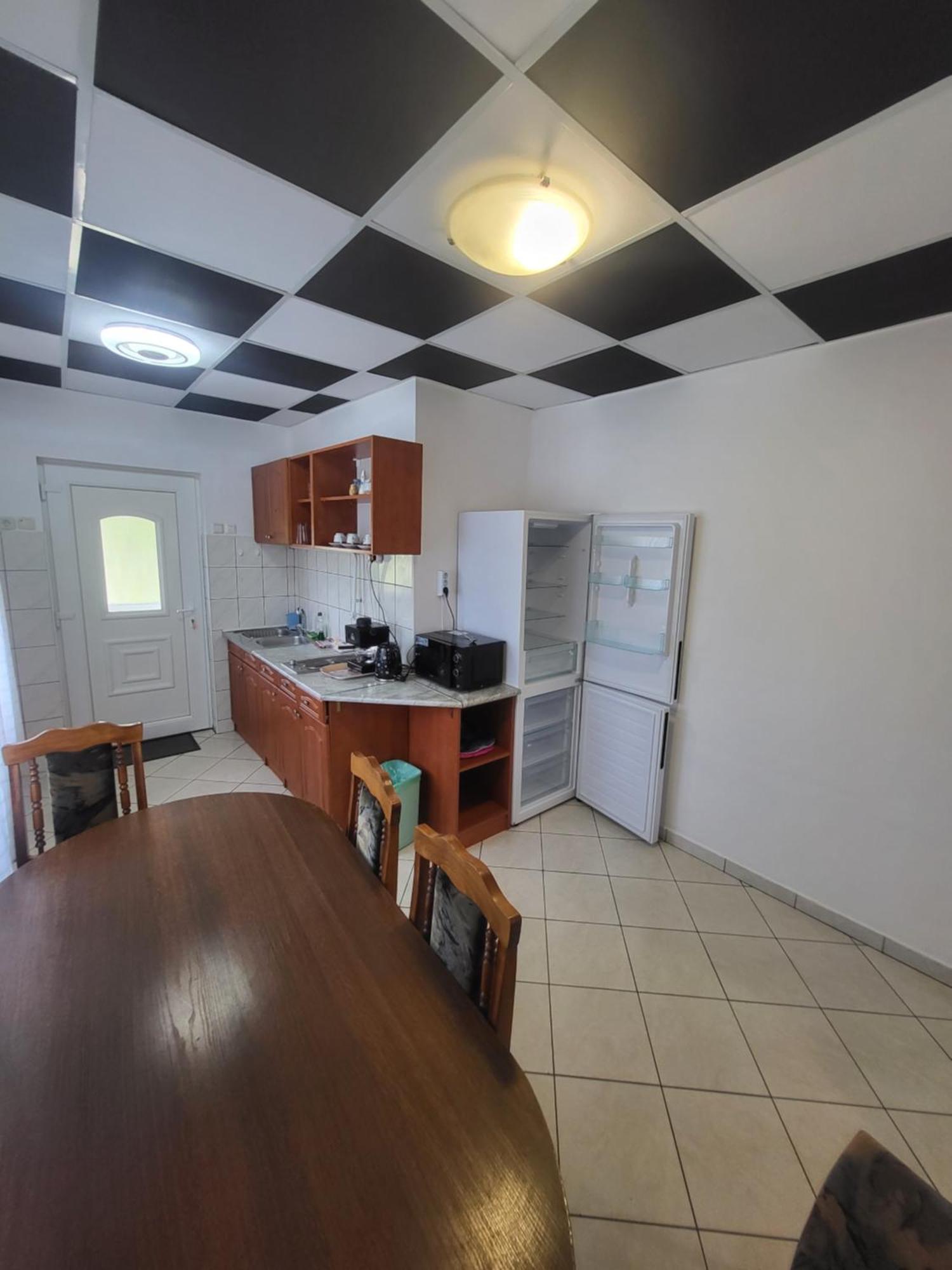 Apartamento Napsugar Vendeghaz Tiszaújváros Habitación foto