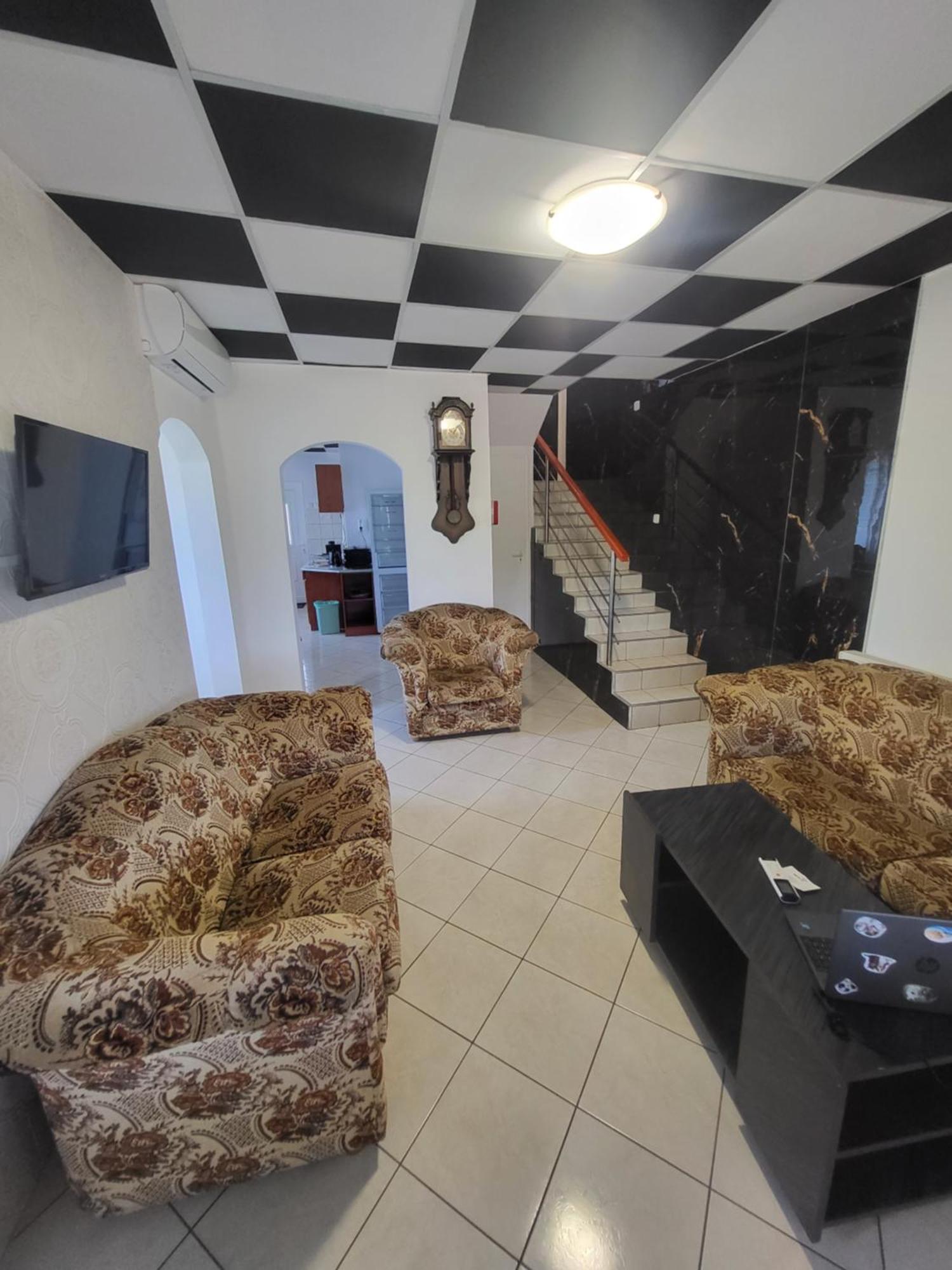 Apartamento Napsugar Vendeghaz Tiszaújváros Habitación foto